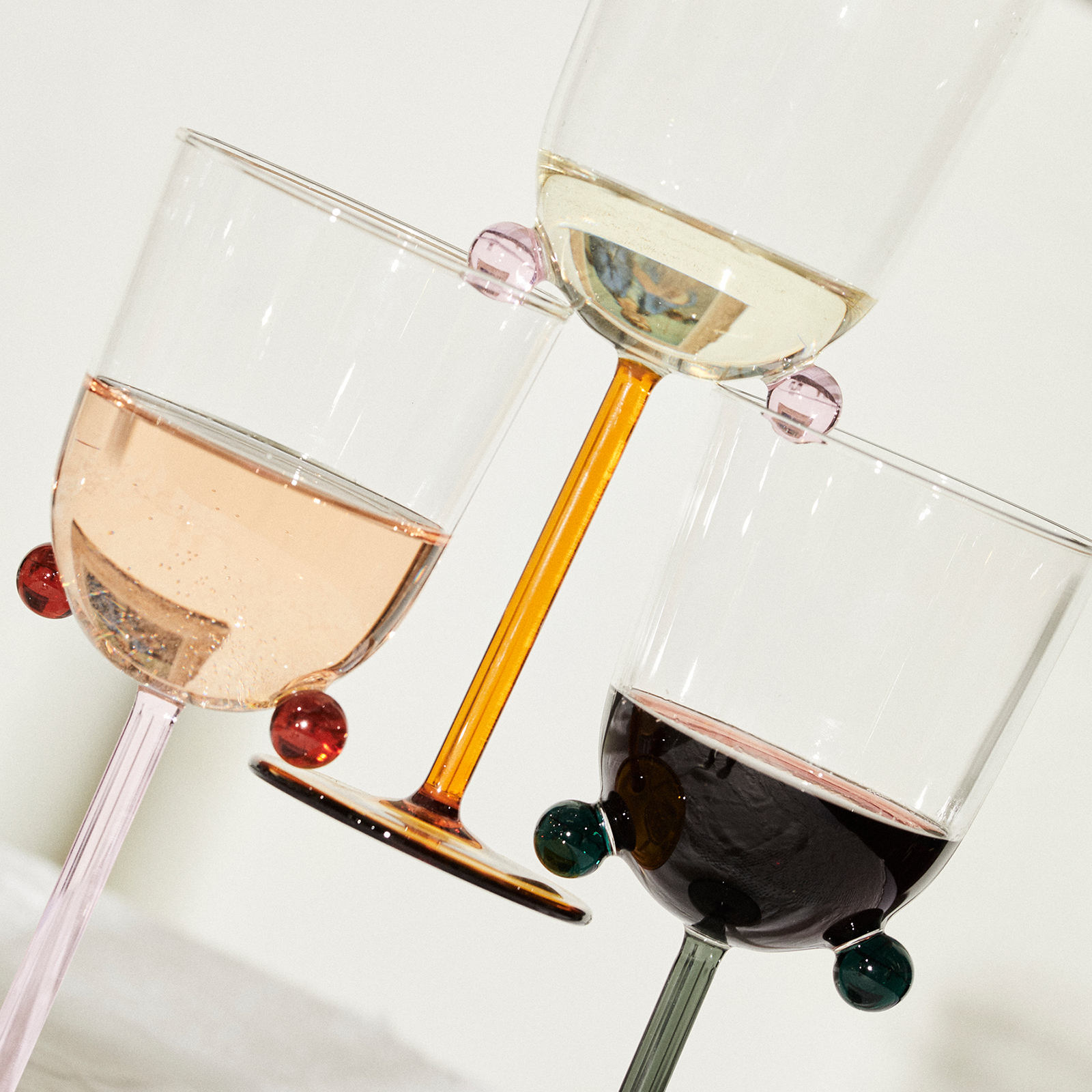 https://www.maisonbalzac.com/cdn/shop/files/pompom_wine_glasses_copy_1600x.png?v=1662551046